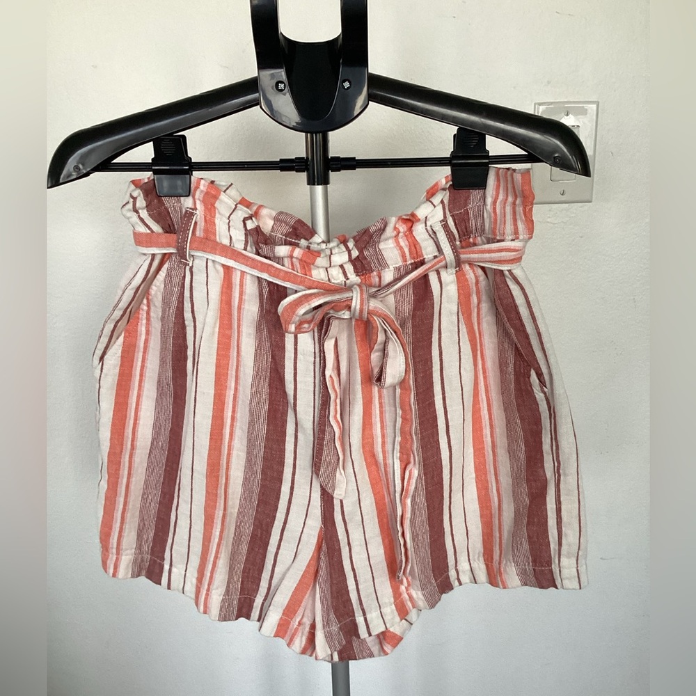 ana - High Waist Red, Orange and White Short.  Good Condition Size M